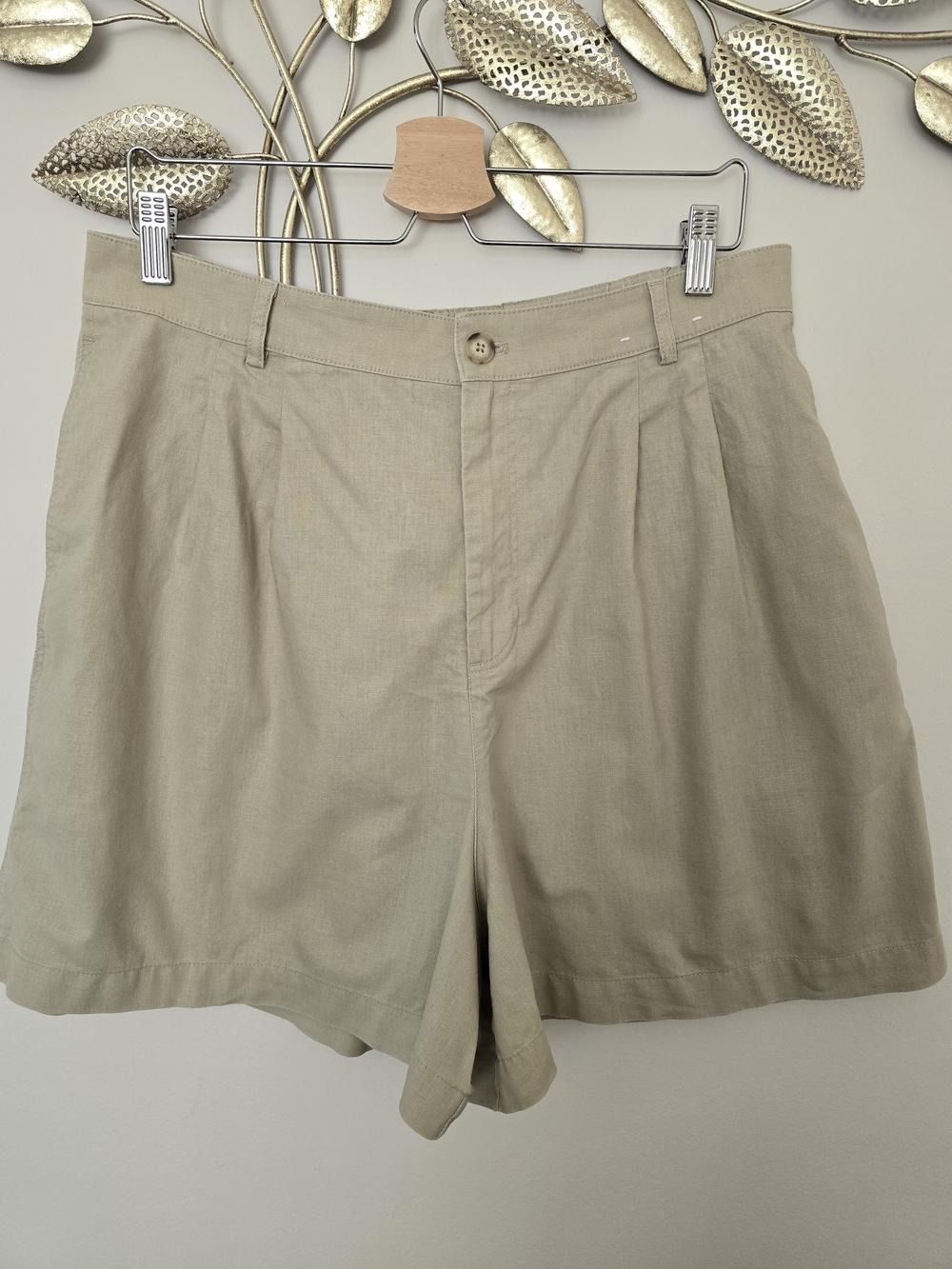 Uniqlo Women's Relaxed Light Khaki Shorts Size XL Linen Cotton